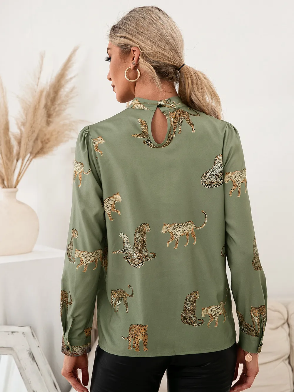 Leopard Graphic Mock Neck Puff Sleeve Blouse, image 9