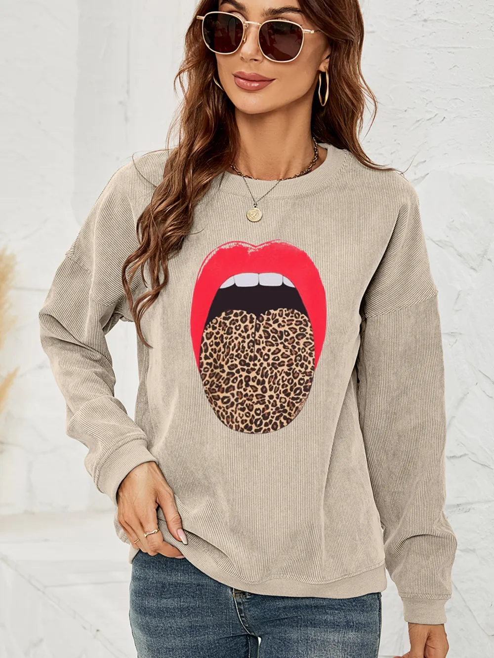 Round Neck Dropped Shoulder MAMA Graphic Sweatshirt, image 10