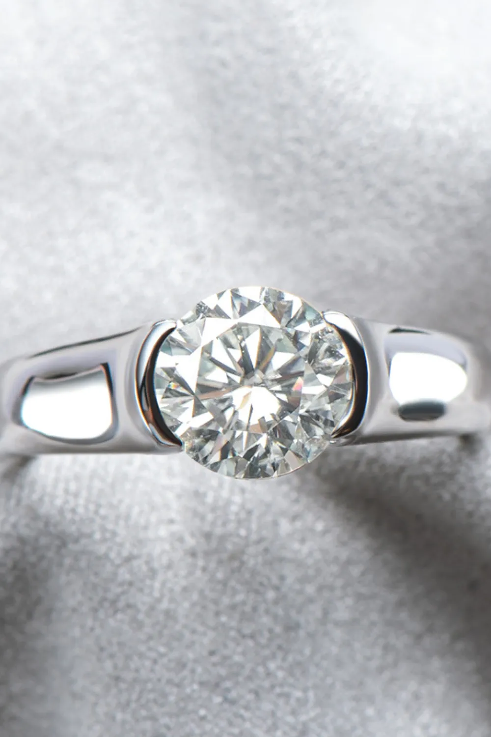 Looking Good 2 Carat Moissanite Platinum-Plated Ring, image 3