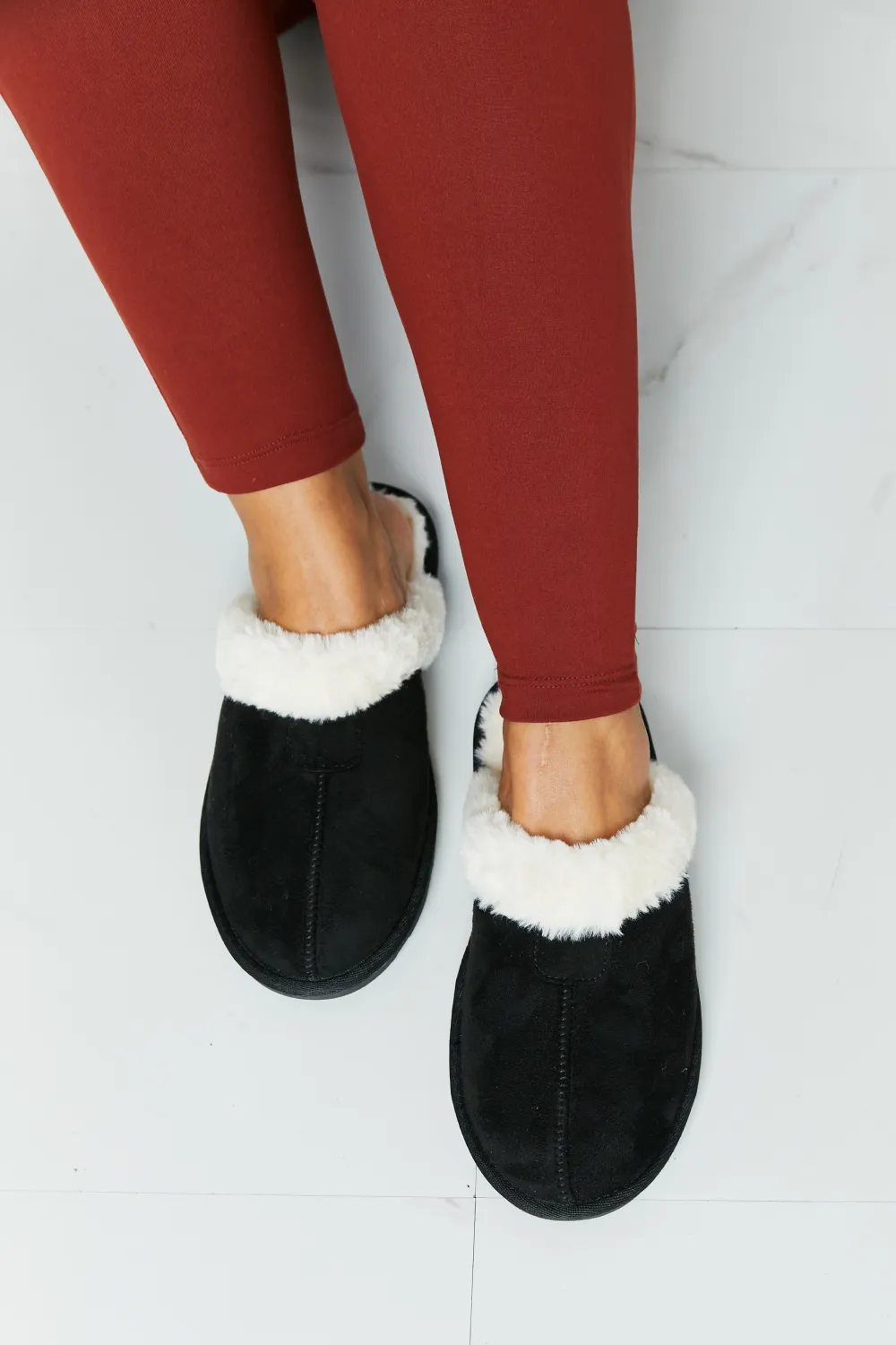 Two-Tone Seam Detail Slippers in Black
