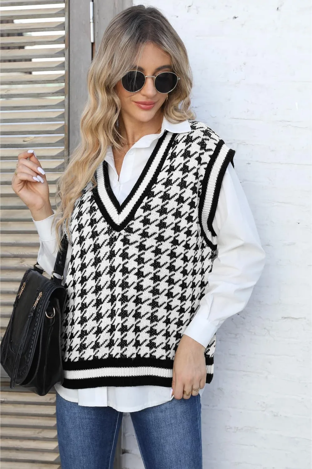 Ribbed V-Neck Sleeveless Sweater, image 3