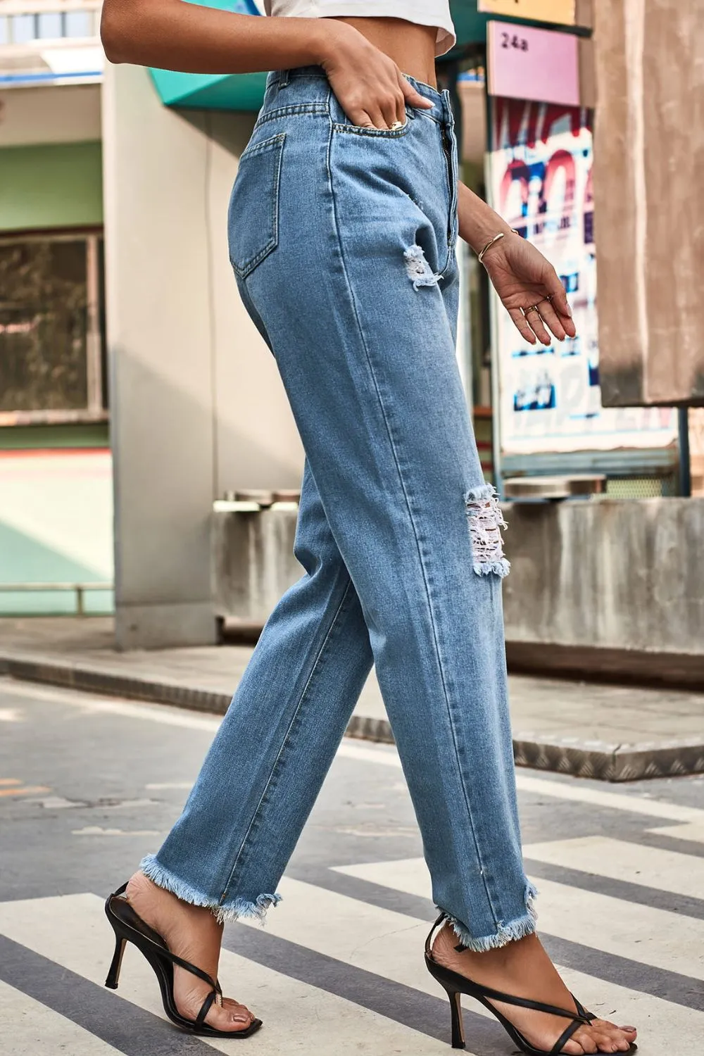Distressed Buttoned Loose Fit Jeans, image 8