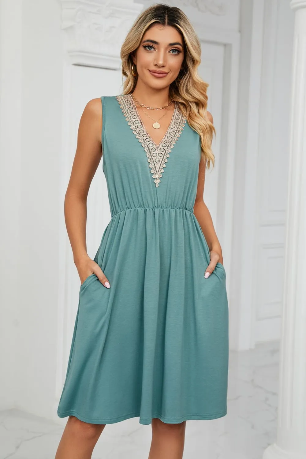 Contrast V-Neck Sleeveless Dress, image 4