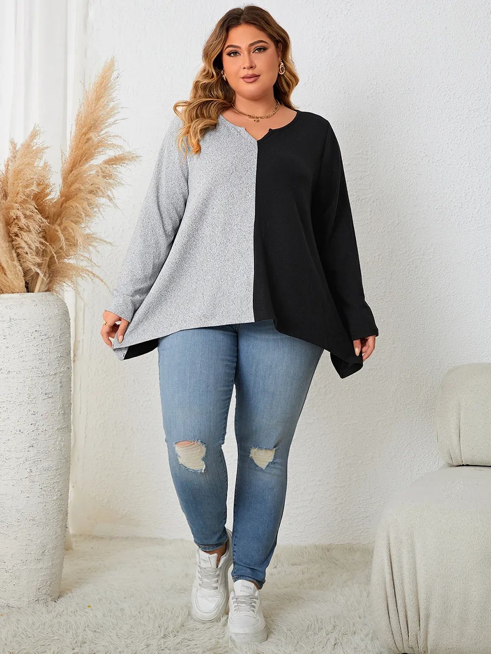 Plus Size Contrast Notched Neck T-Shirt, image 3