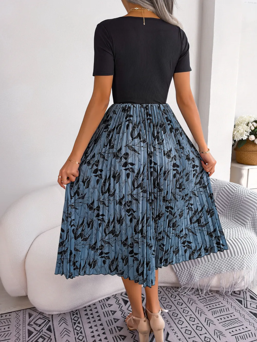 Printed Round Neck Pleated Dress, image 9