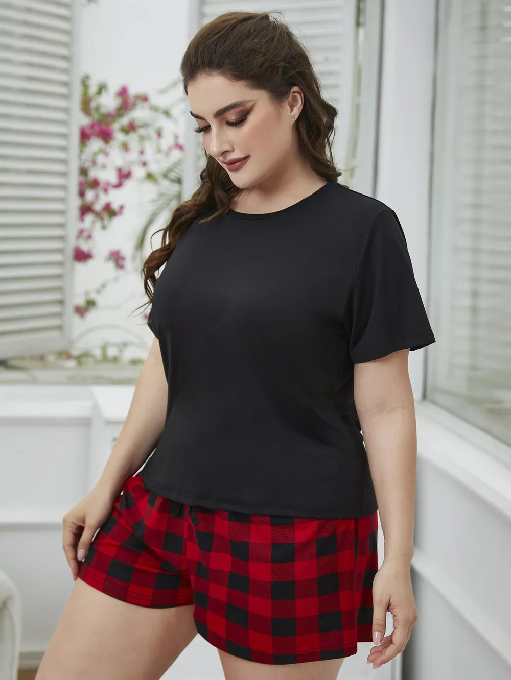 Plus Size Round Neck Tee Shirt and Plaid Shorts Lounge Set, image 5