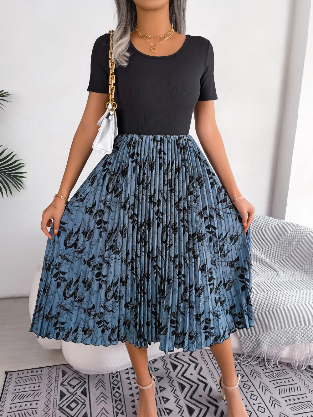 Printed Round Neck Pleated Dress, image 7