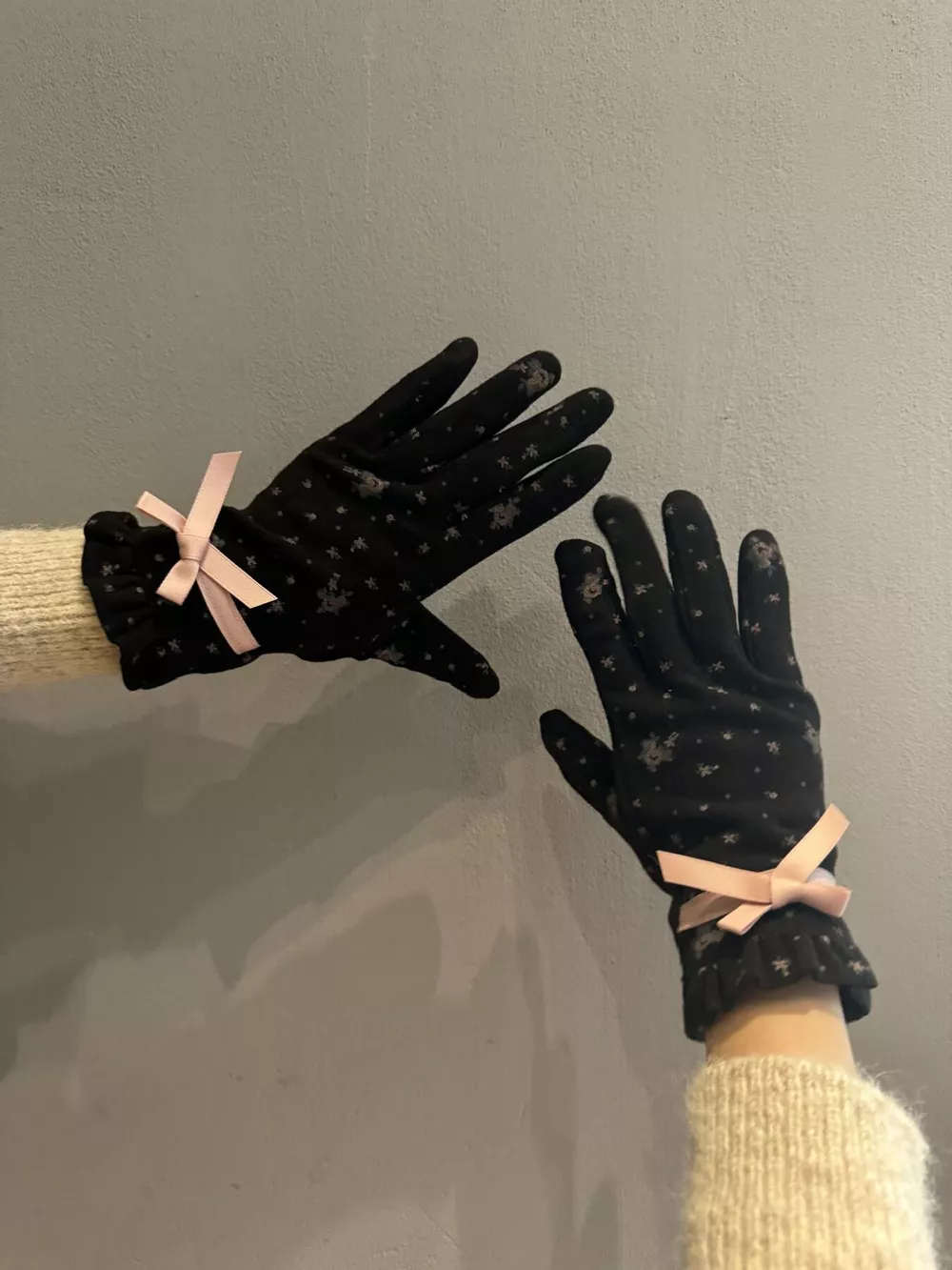 Bowknot Decor Gloves, image 2