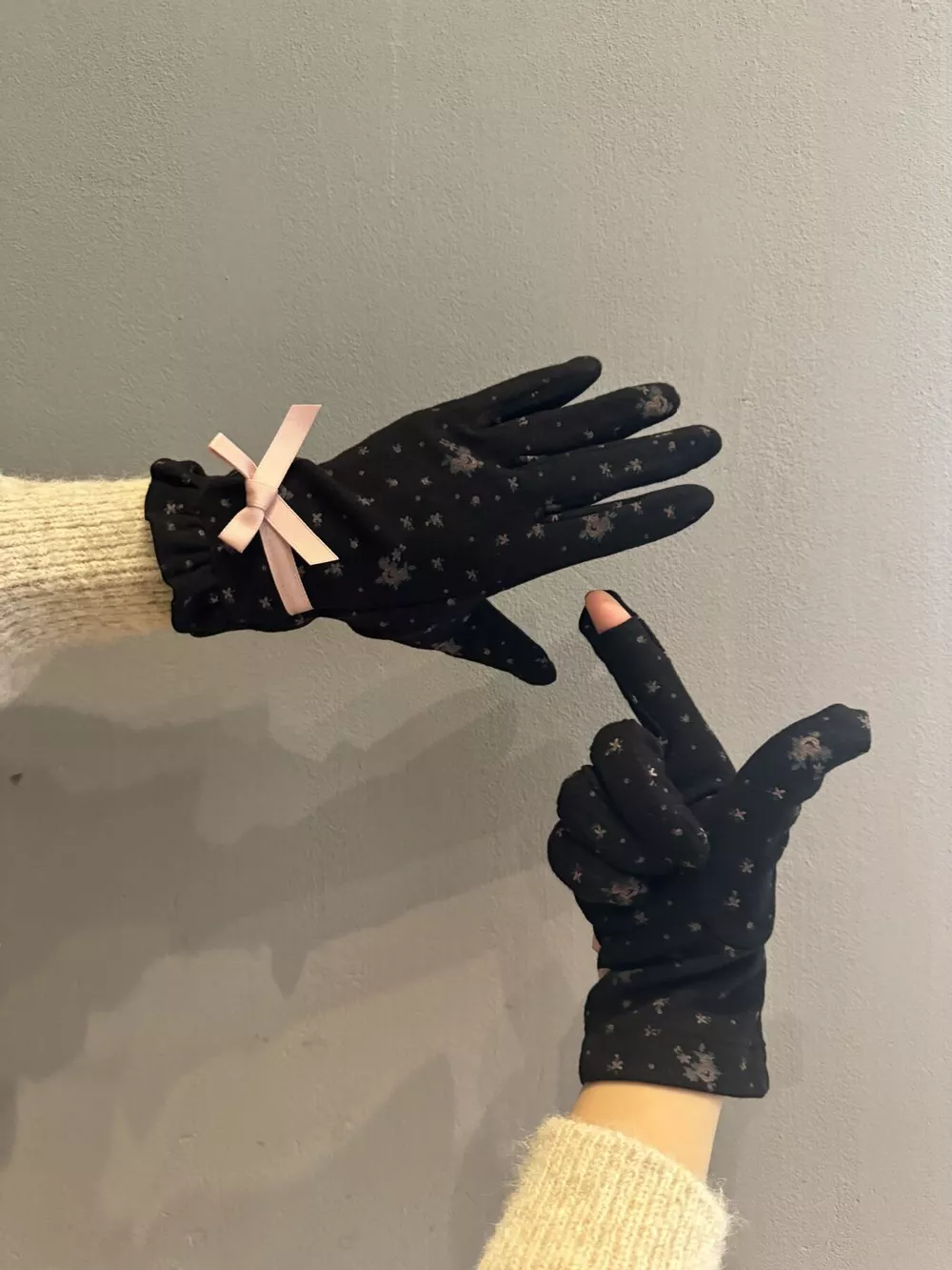 Bowknot Decor Gloves, image 3