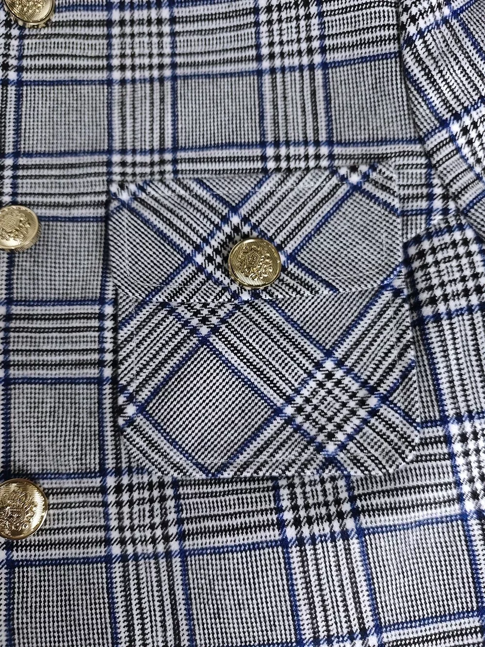 Plaid Cropped Outerwear with Contrast Collar and Gold Buttons, image 6