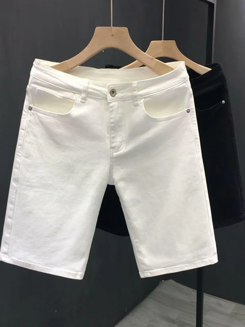 Men's Classic Pocketed Shorts, image 2