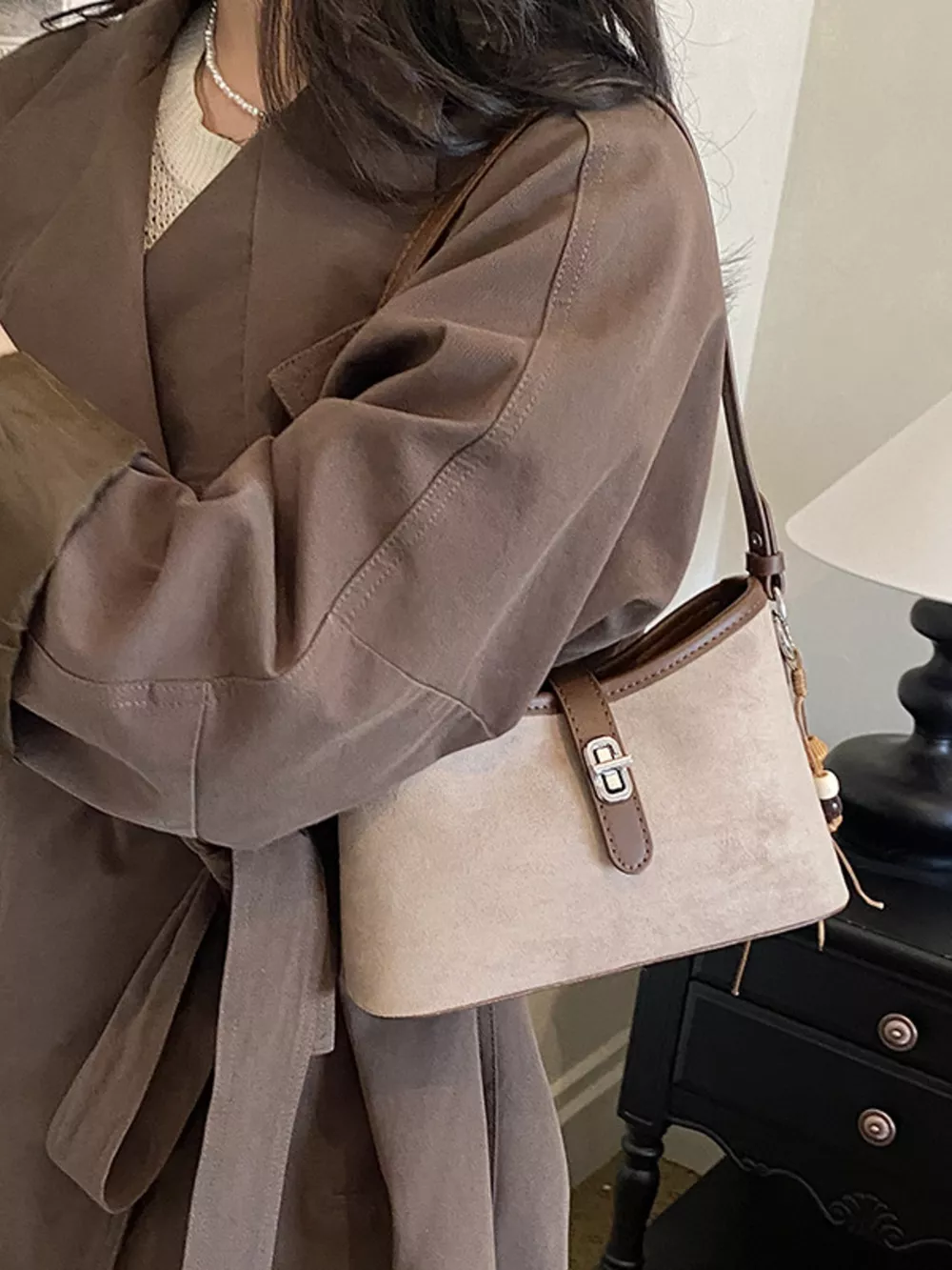 Vintage Buckle Detail Shoulder Bag, image 15