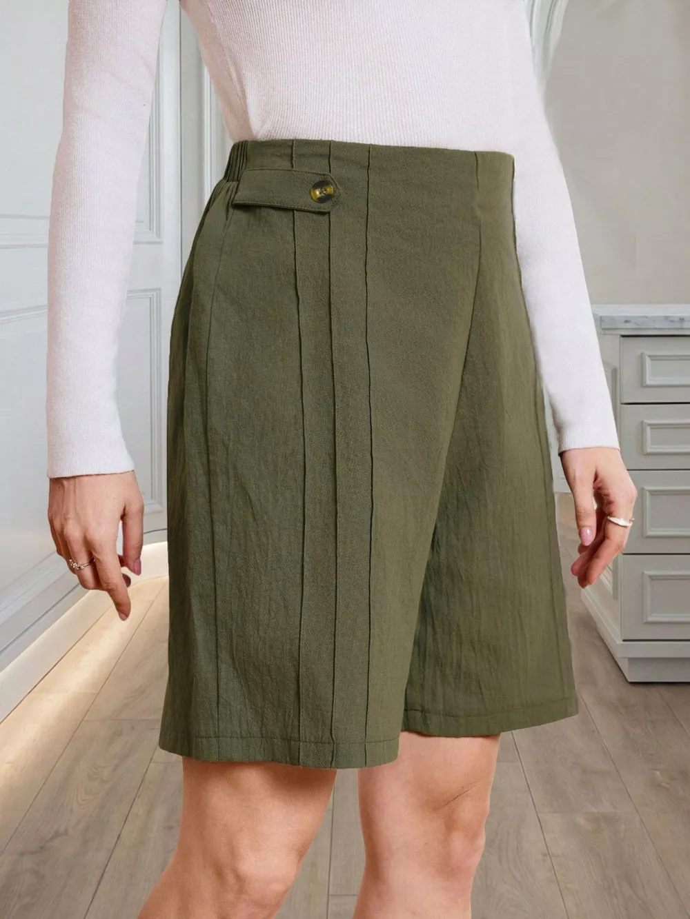 High-Waisted Pleated Shorts with Button Detail, image 2