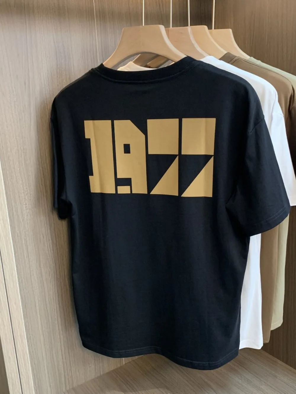 Men's Plus Size Vintage 1977 Graphic Round Neck T-Shirt, image 3