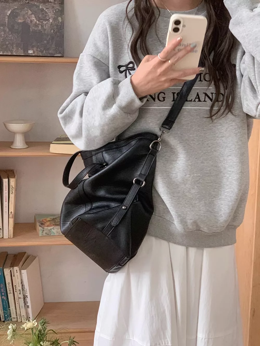 Star-Embellished Leather Shoulder Bag, image 6