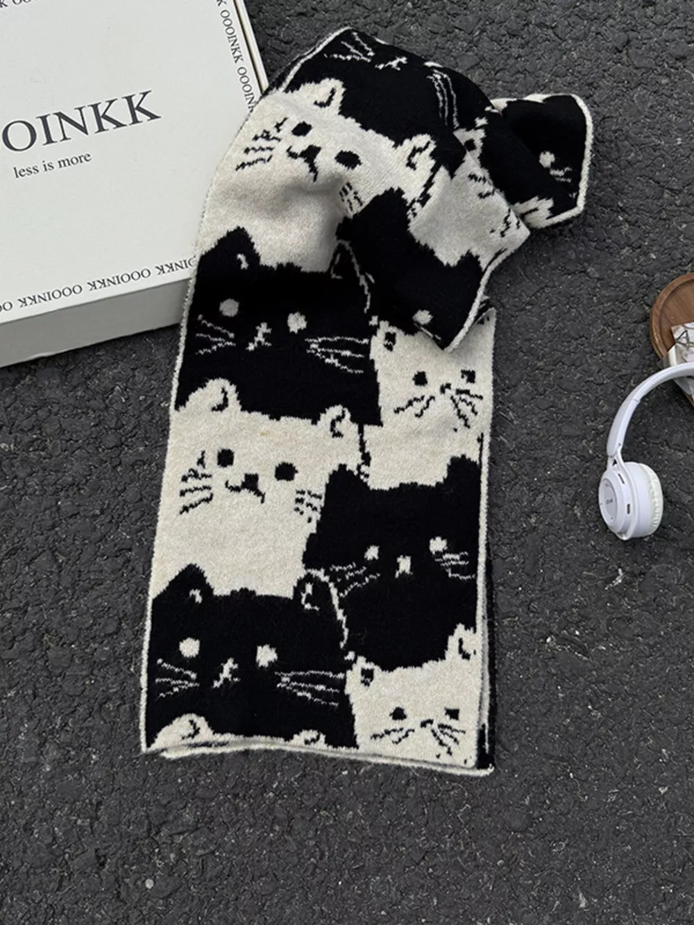 Cute Cat Pattern Knitted Scarf