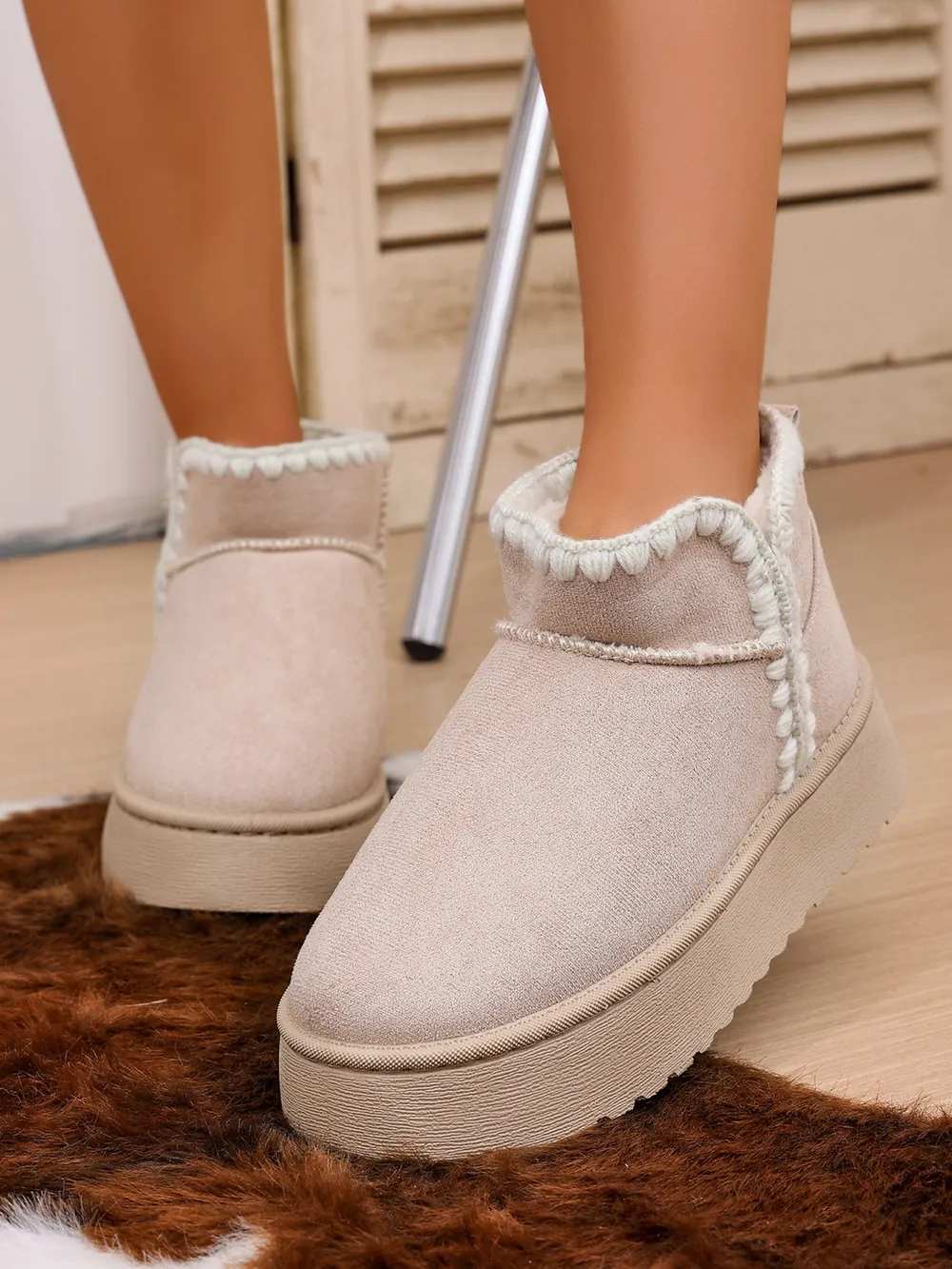 Cozy Winter Ankle Boots with Fluffy Fur Lining