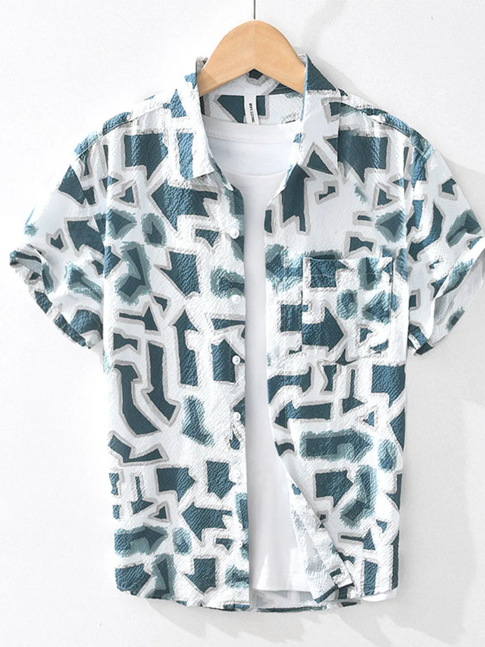 Men's Printed Button Up Short Sleeve Shirt