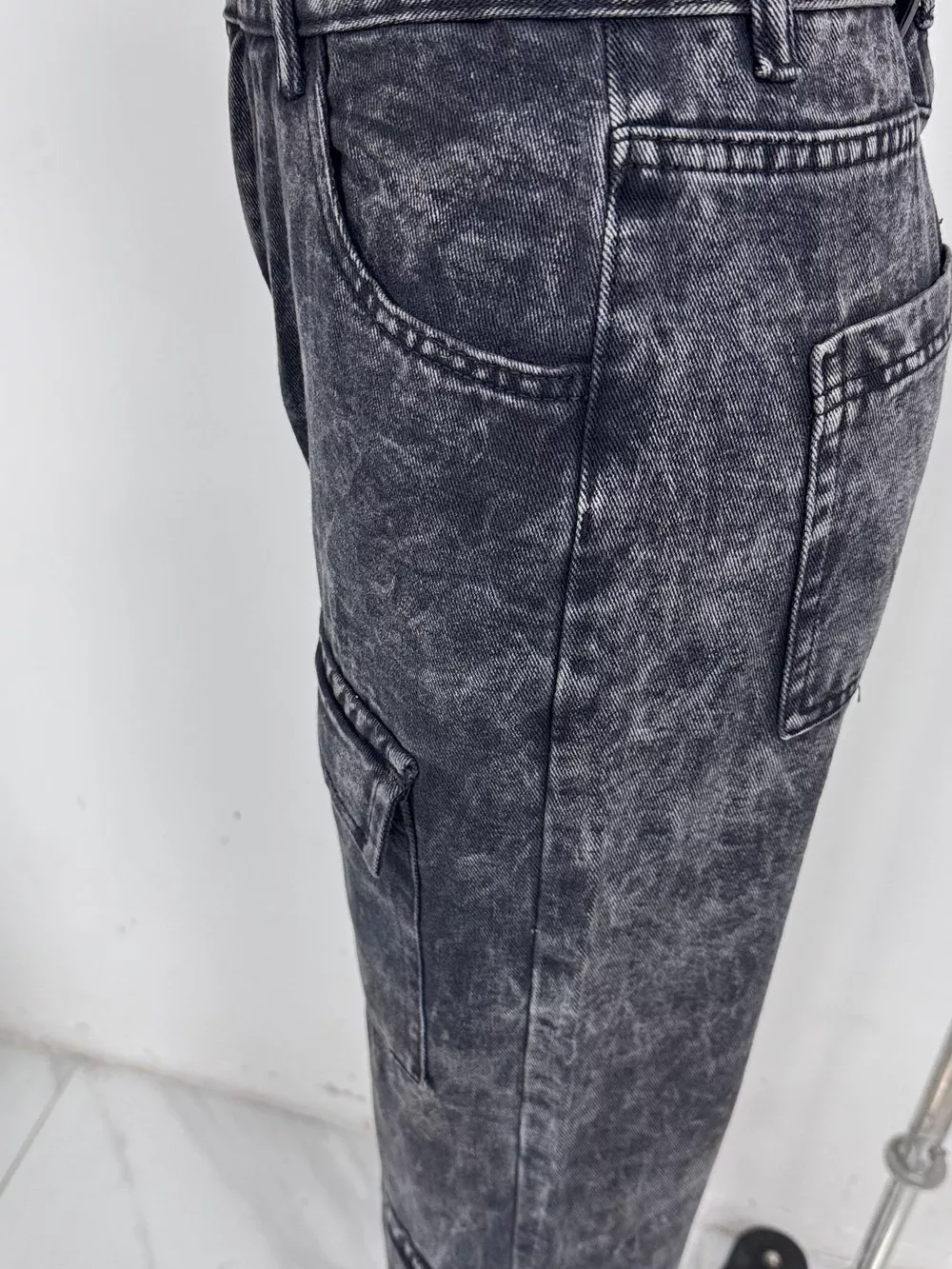 High-Waisted Wide-Leg Cargo Jeans, image 15