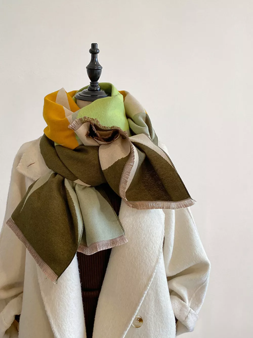 Contrast Raw Hem Scarf, image 5