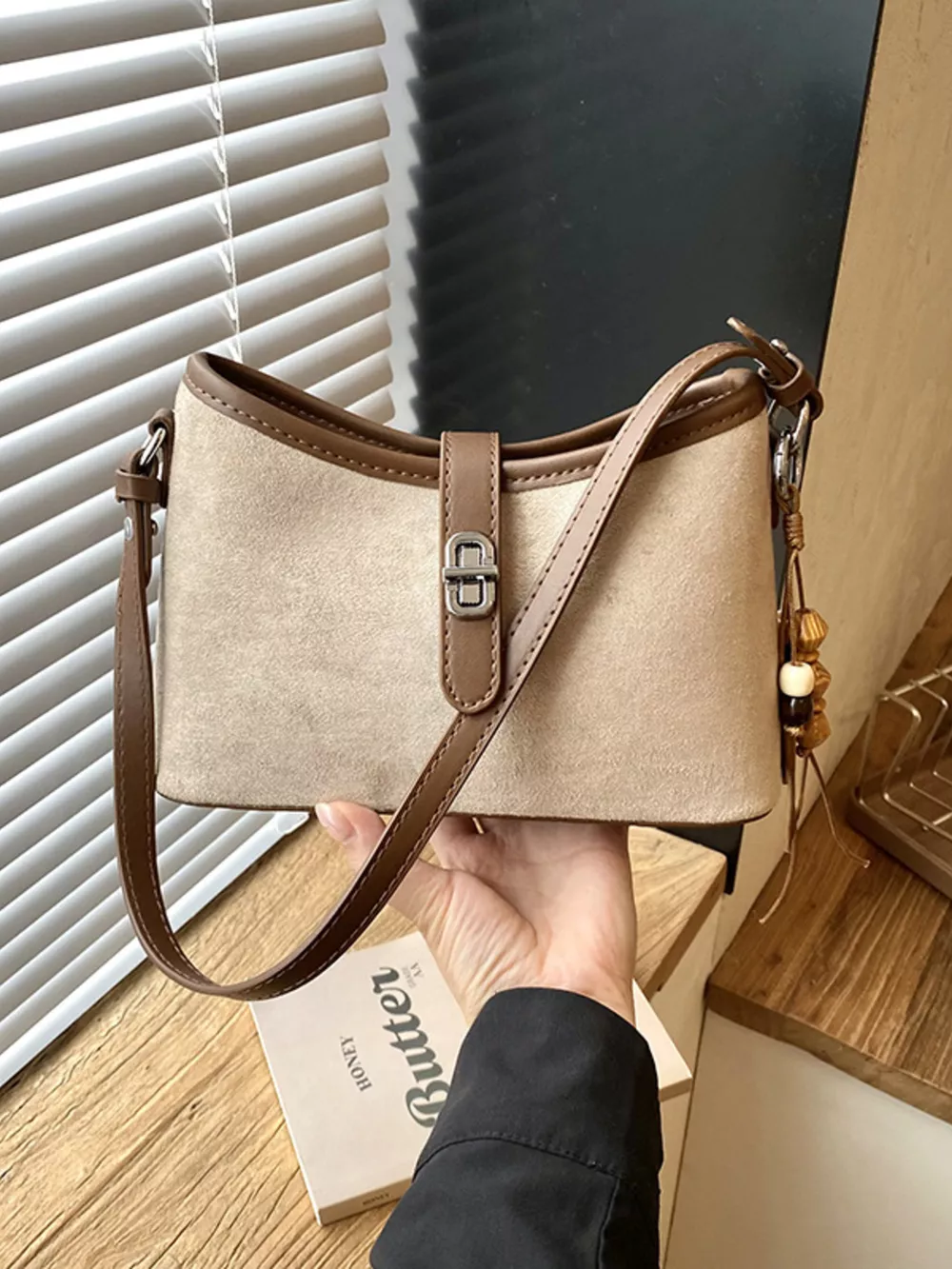Vintage Buckle Detail Shoulder Bag, image 14