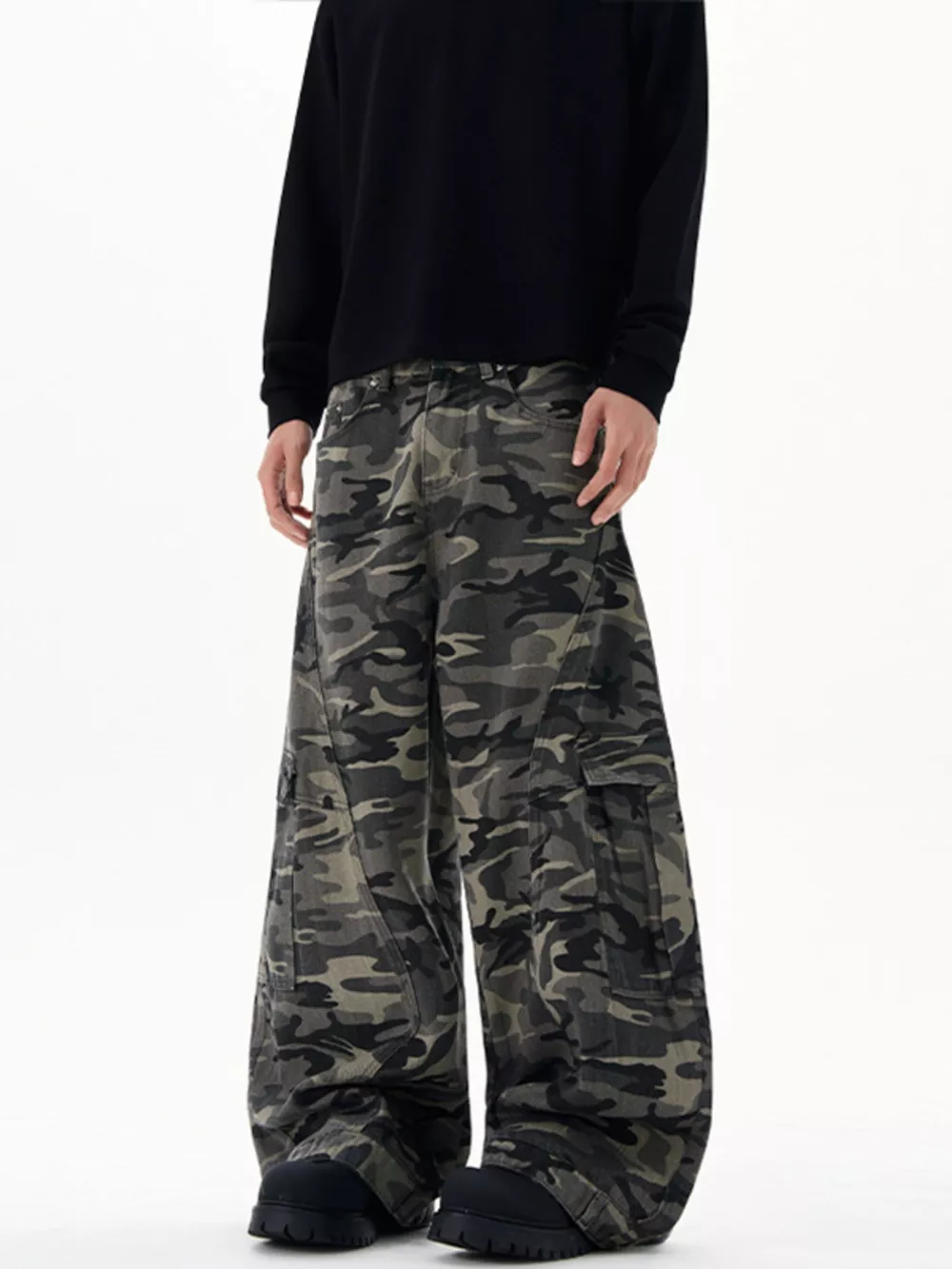 Men's Loose Fit Camouflage Cargo Pants, image 2