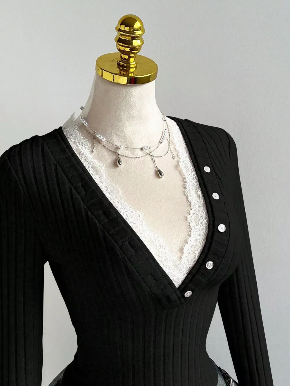 V-Neck Lace Trim Ribbed Knit T-Shirt, image 9
