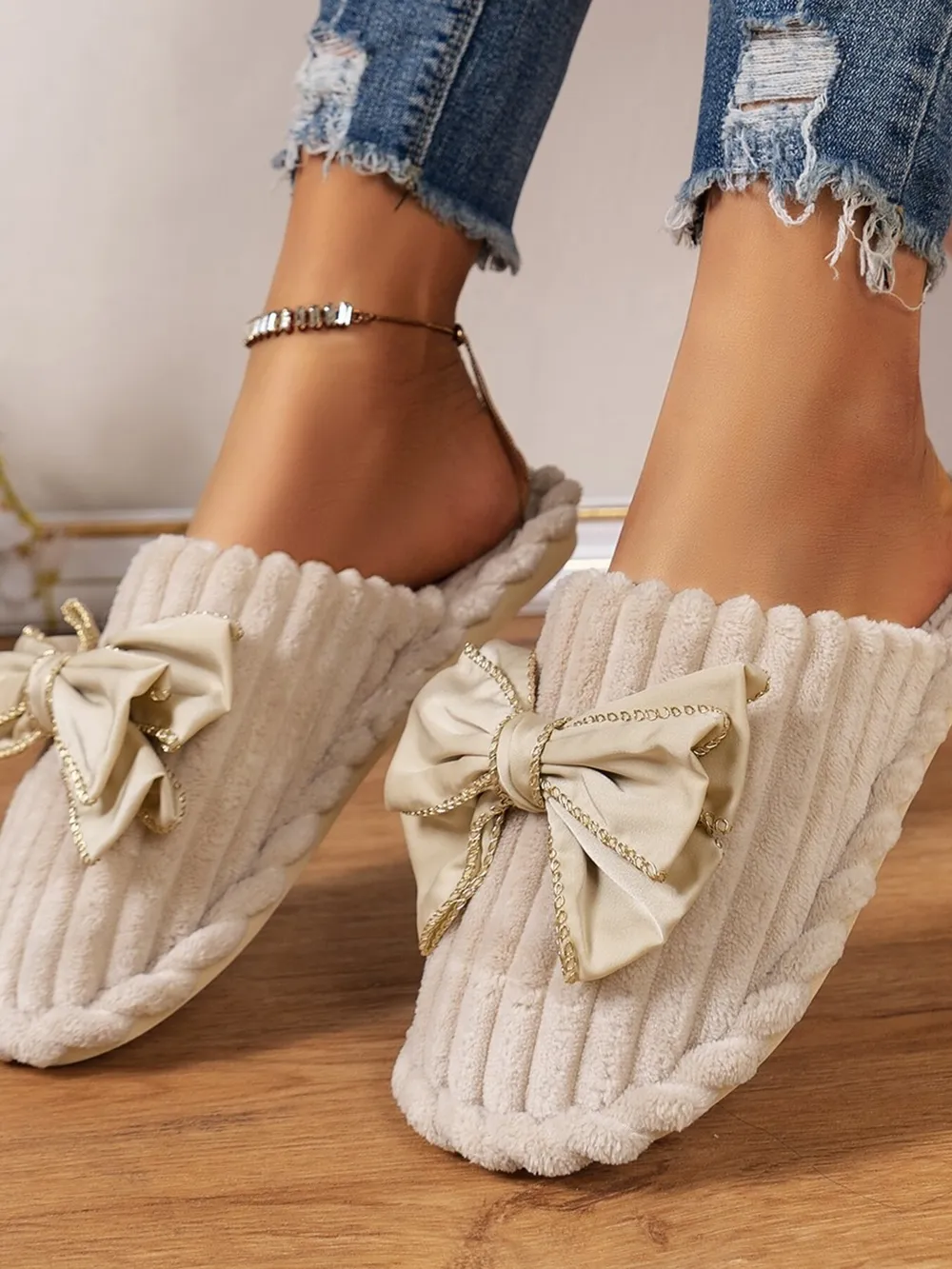 Bow Embellished Indoor Slippers, image 2