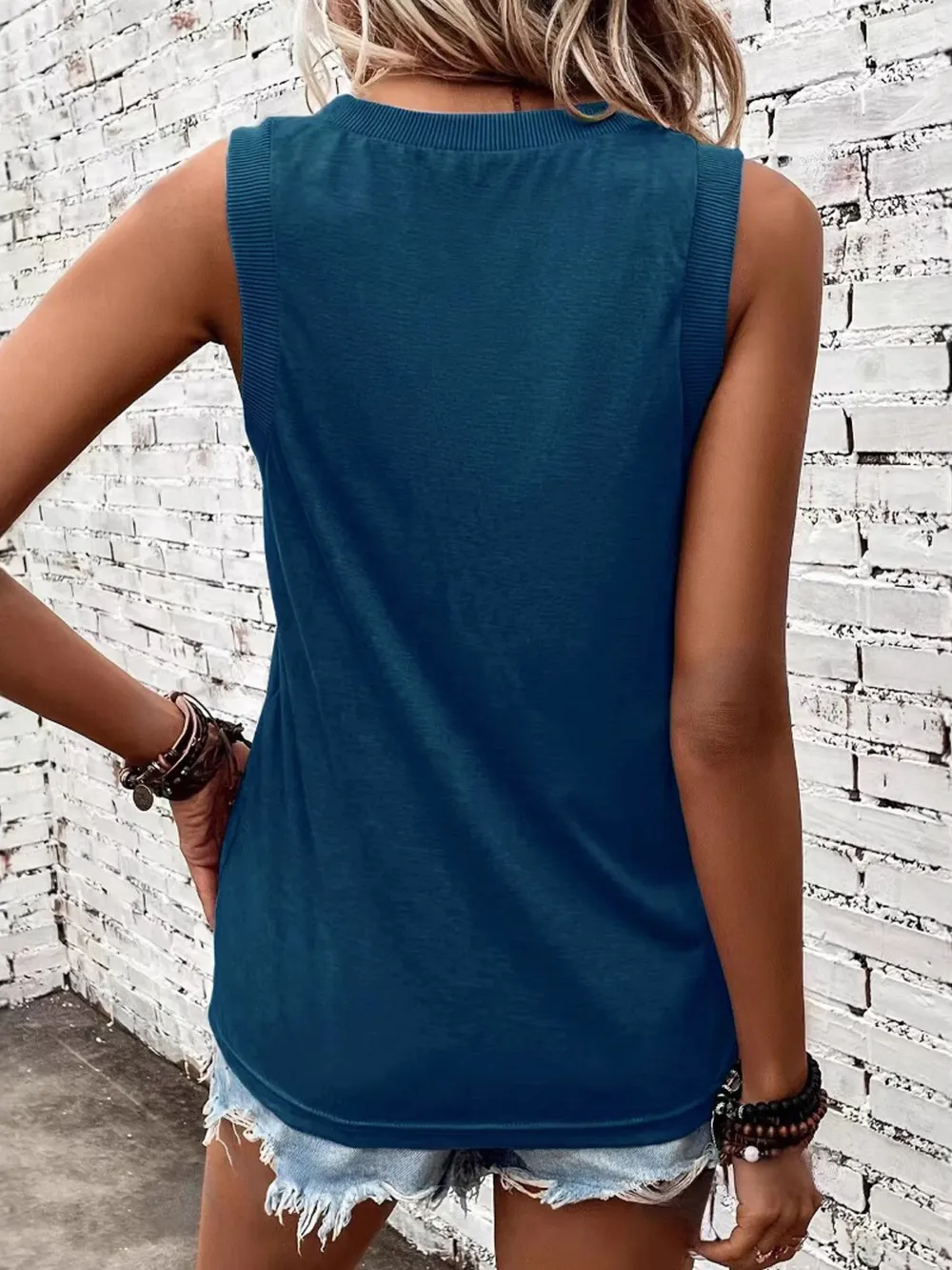 Breathable V-Neck Ribbed-Band Tank Top, image 3