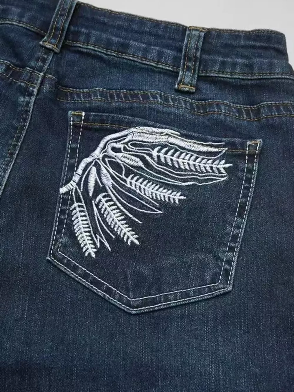 Wings Embroidered High-Rise Cargo Jeans, image 3