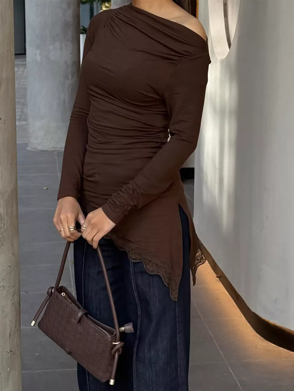 Asymmetrical One-Shoulder Ruched T-Shirt with Lace Trim, image 4