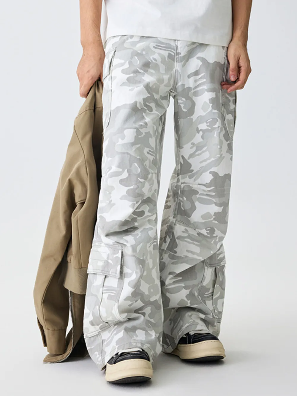 Men's Relaxed Fit Camo Cargo Pants, image 3