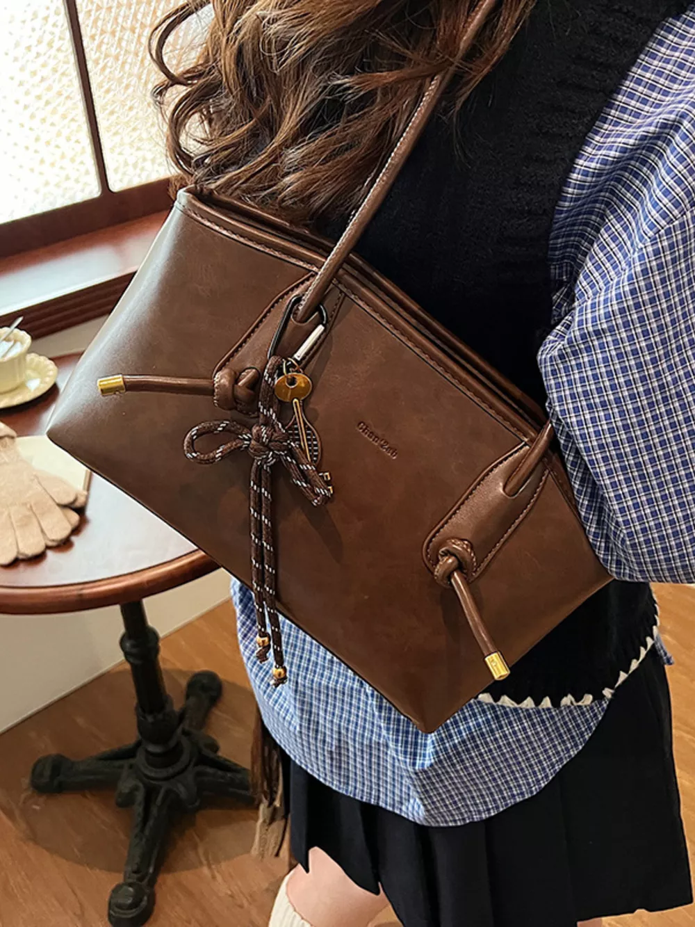 Vintage Style Leather Shoulder Bag, image 10