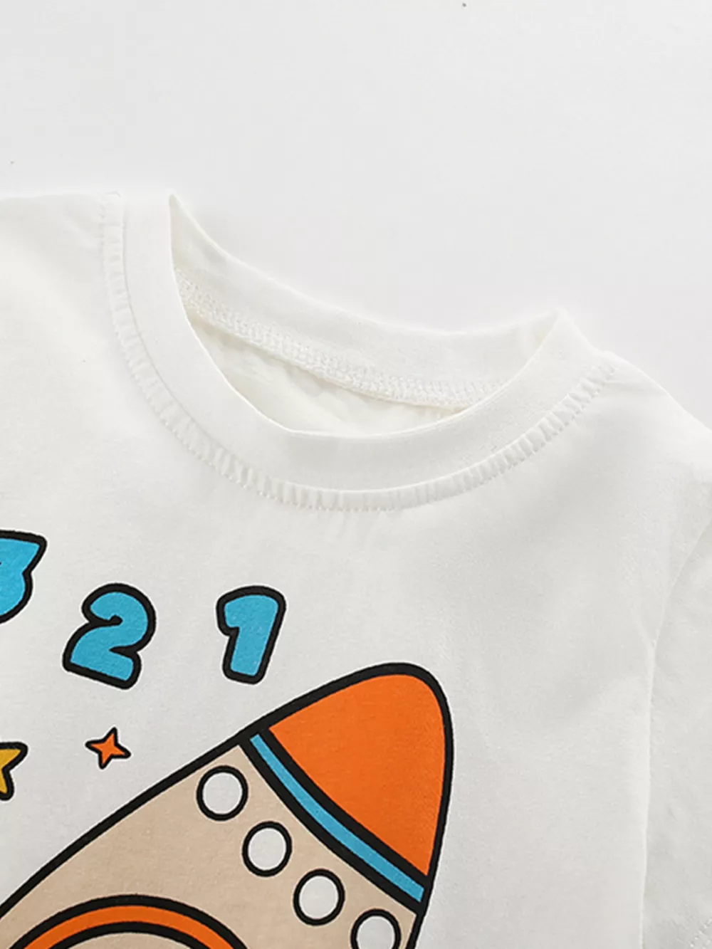 Children's Cartoon Rocket Graphic Tee and Lion Applique Shorts Set, image 3