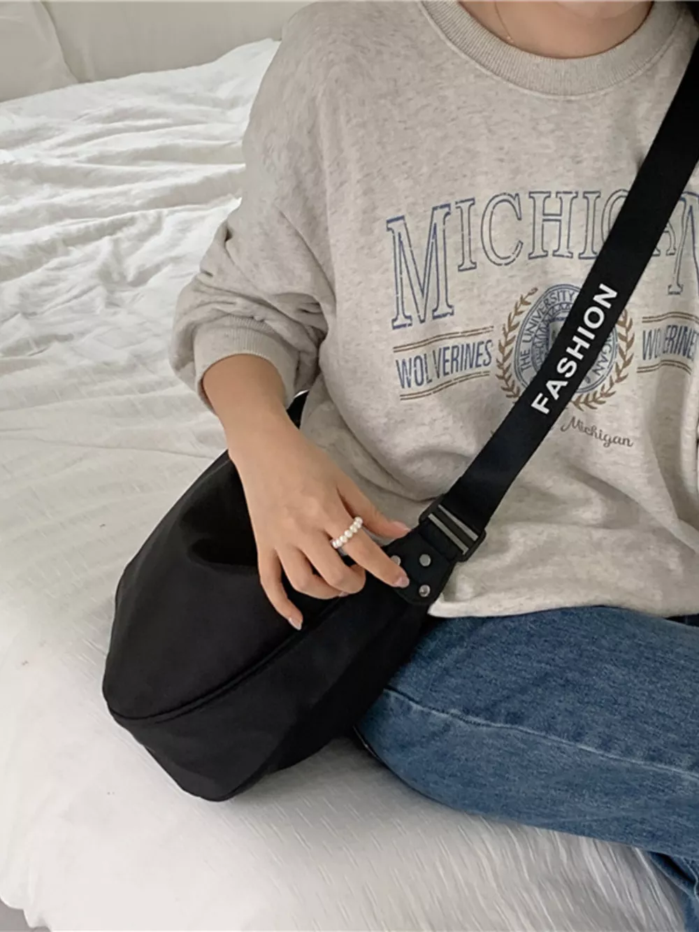 Lightweight Adjustable Strap Crossbody Bag, image 4