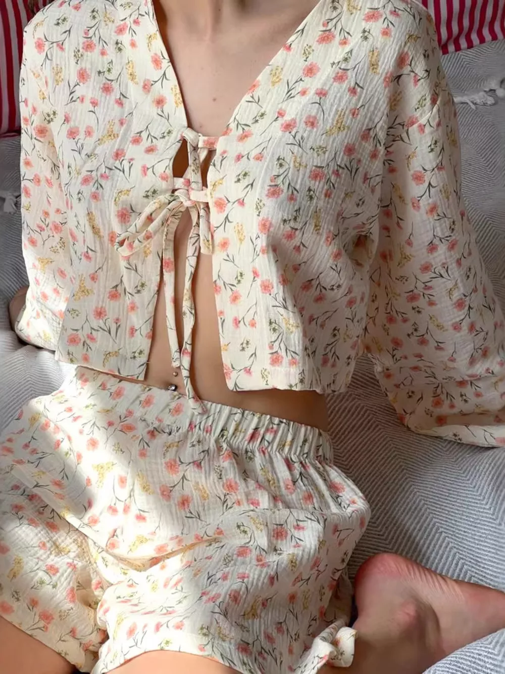 Floral Print Crinkle Texture Tie-Front Top and Shorts Set, image 3