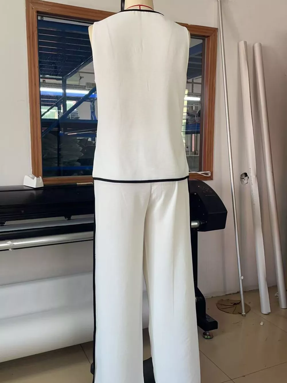 Full Size Contrast Trim Sleeveless Top and Pants Set Plus Size, image 5