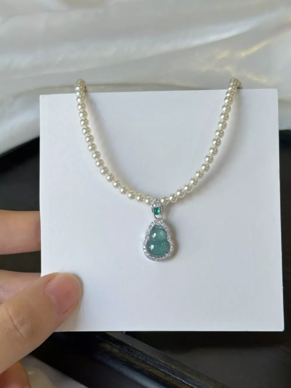 Gourd Pendant Pearl Necklace, image 3