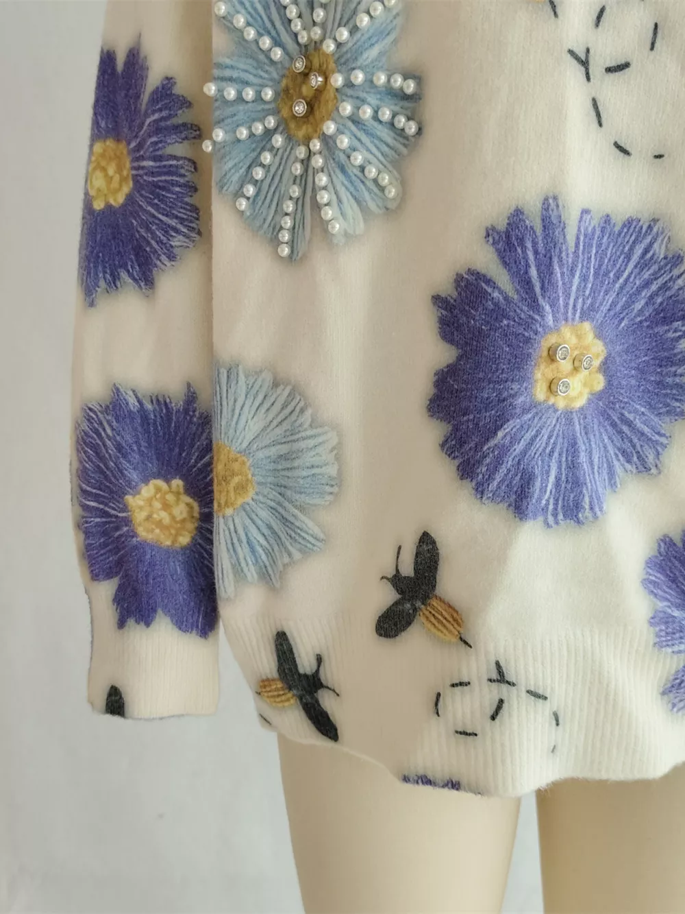 Pearl Detail Flower Round Neck Sweater, image 7