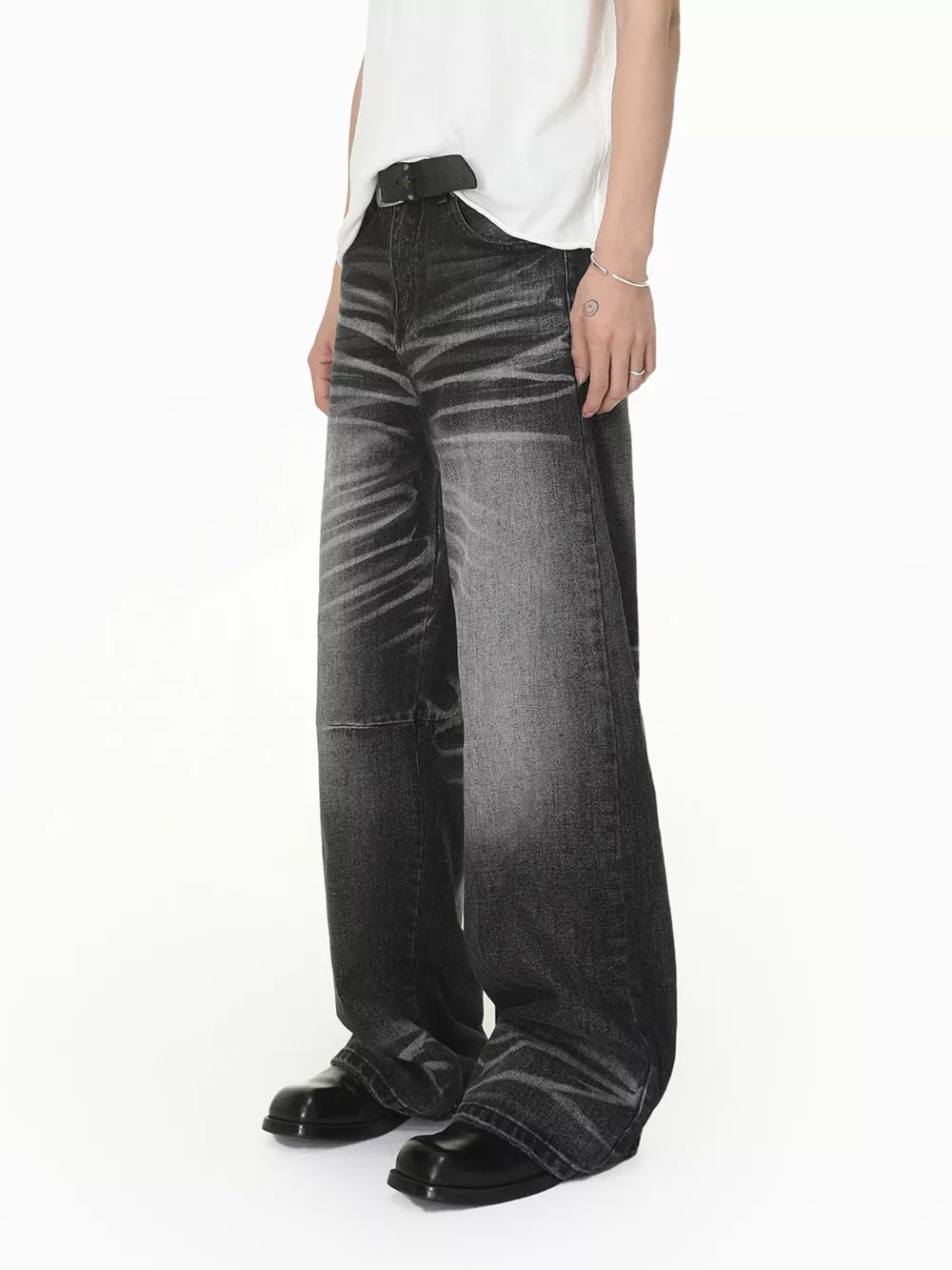 Men's Wide Leg Washed Jeans, image 2