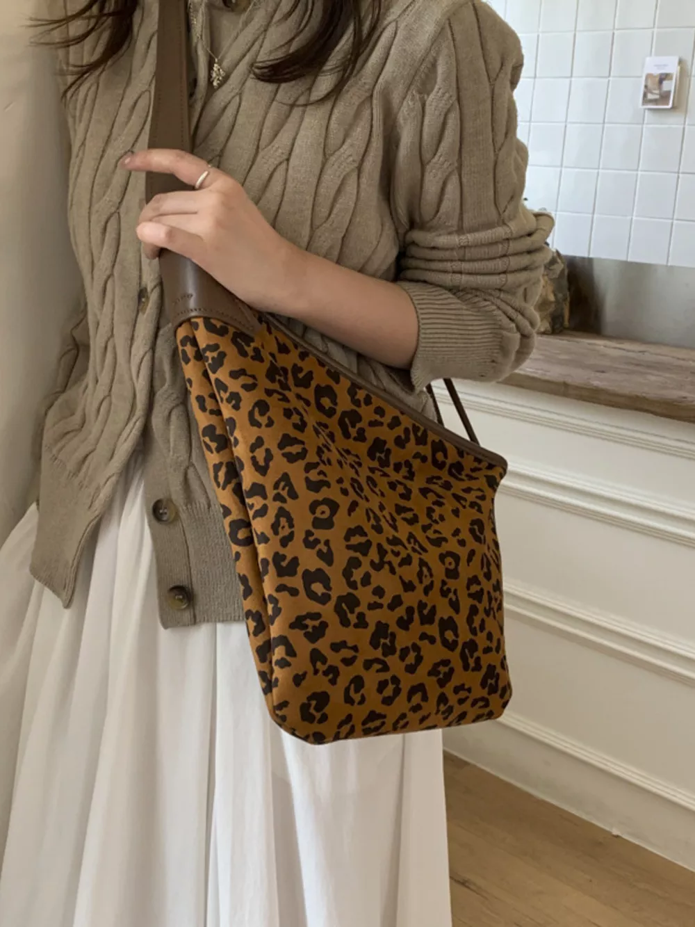 Asymmetrical Lightweight Crossbody Bag, image 3