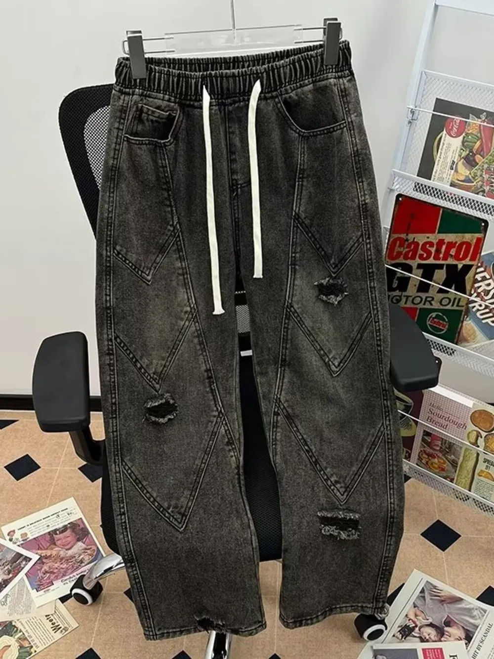 Men's Plus Size Distressed Vintage Wash Wide-Leg Jeans, image 2