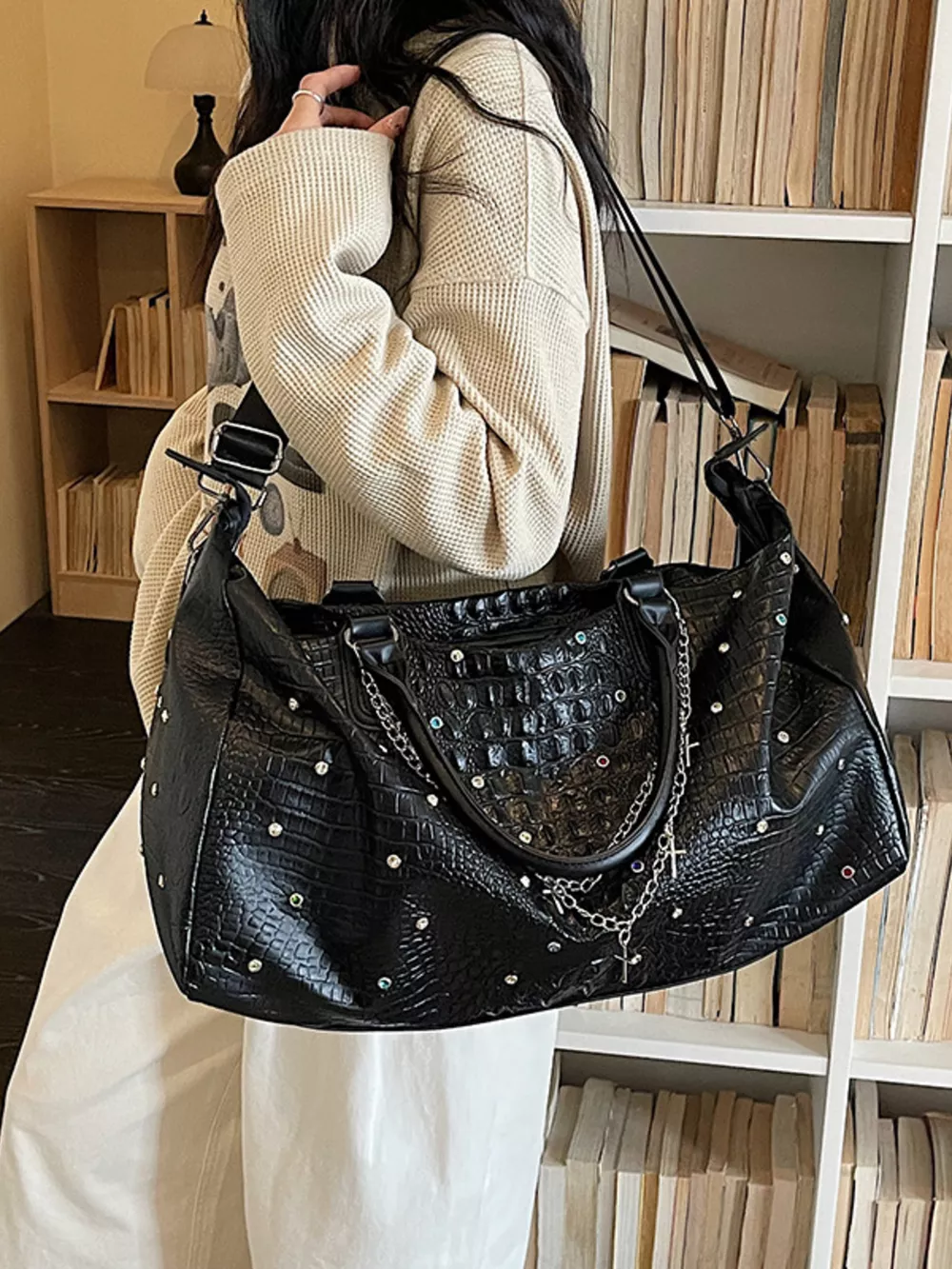 Studded Large Capacity Travel Bag, image 2