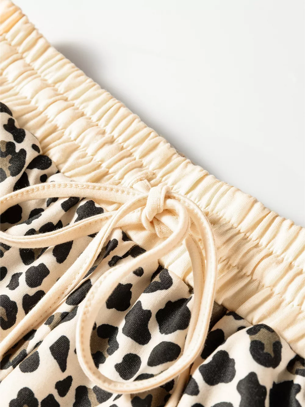 Leopard Print Contrast Trim Long Sleeve Pullover and Drawstring Shorts 2pcs Outfit, image 4