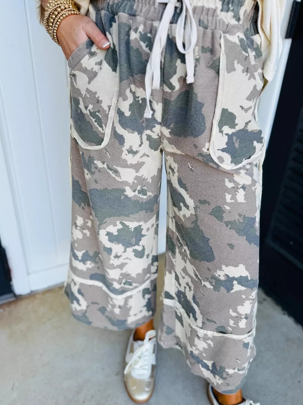 Camouflage Print Contrast Lace-up Raw Edge Pocketed Loose Pants, image 3