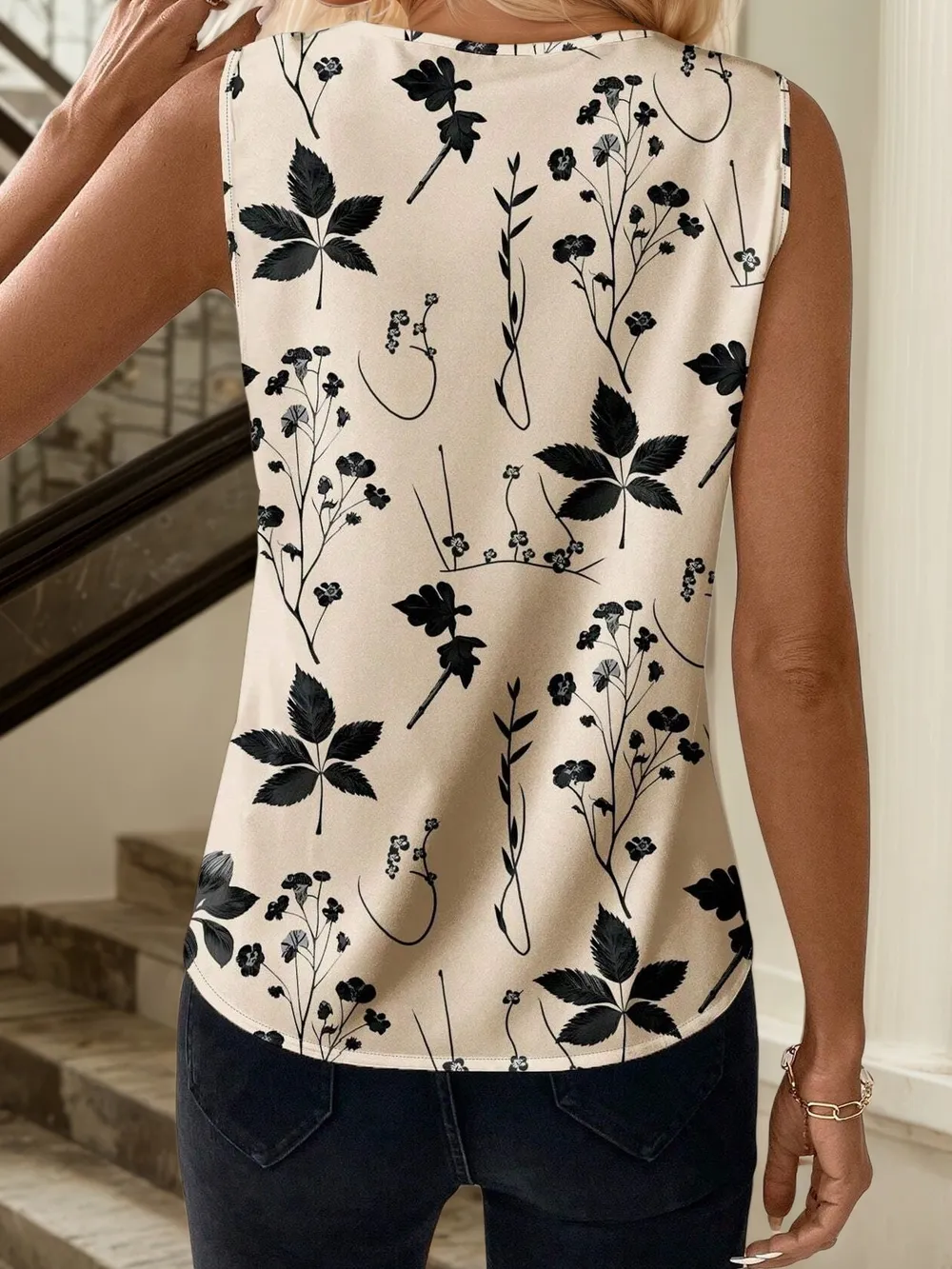 Printed V-Neck Tank, image 10
