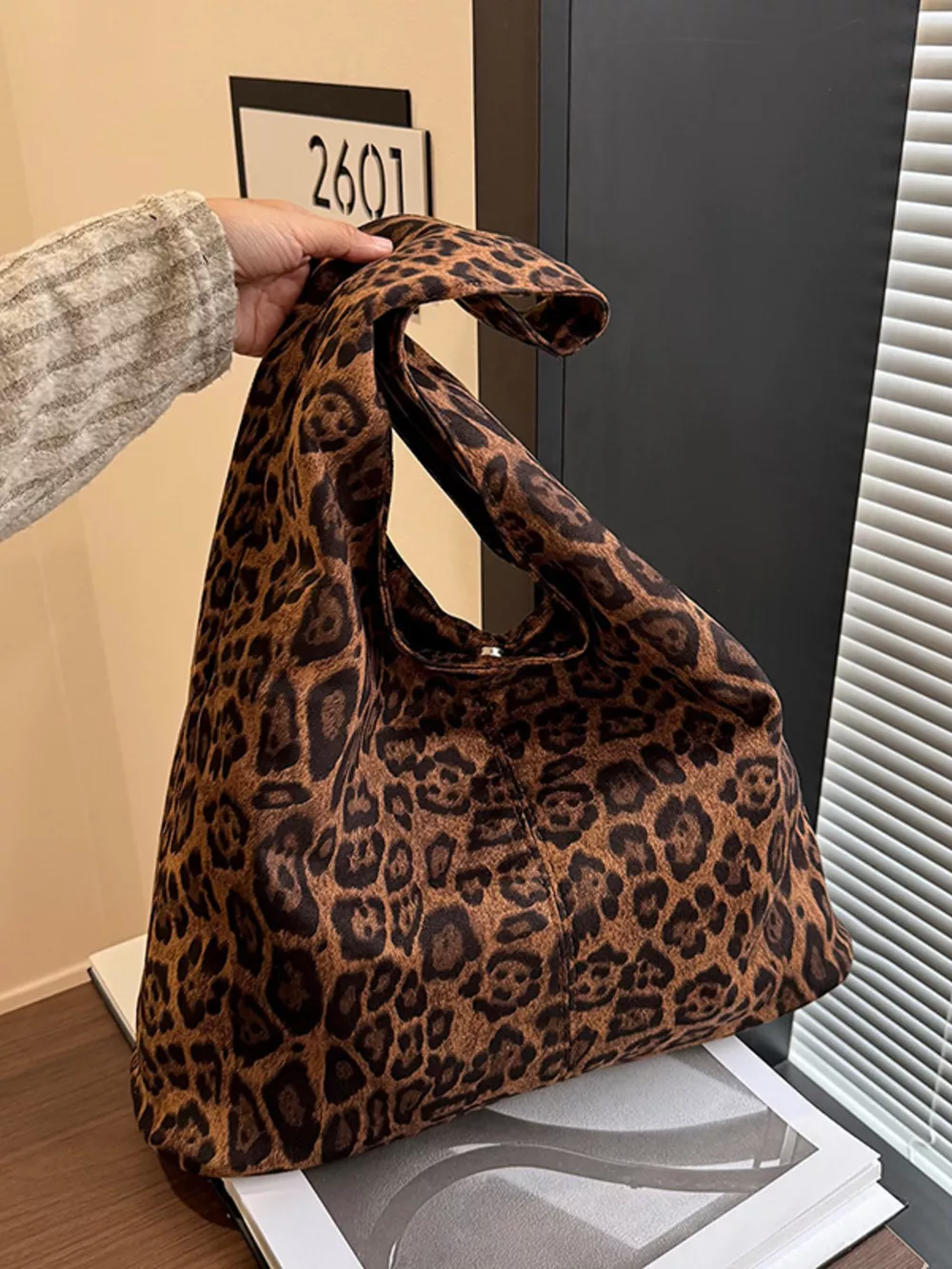 Lightweight Hobo Shoulder Bag, image 6