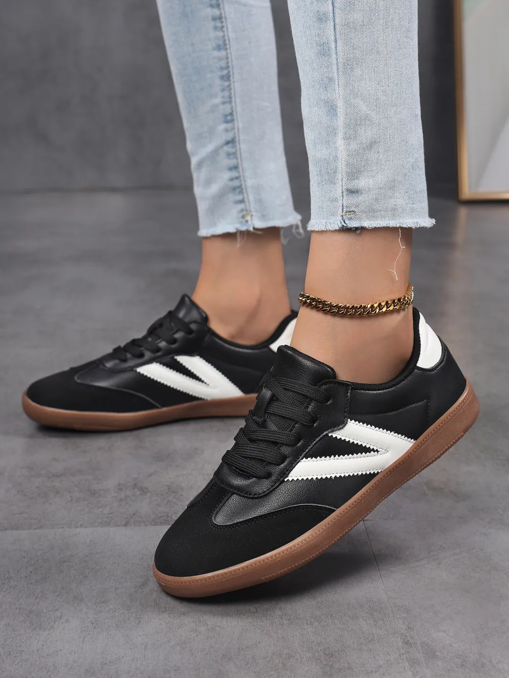 Contrast Round Toe Sneakers, image 2
