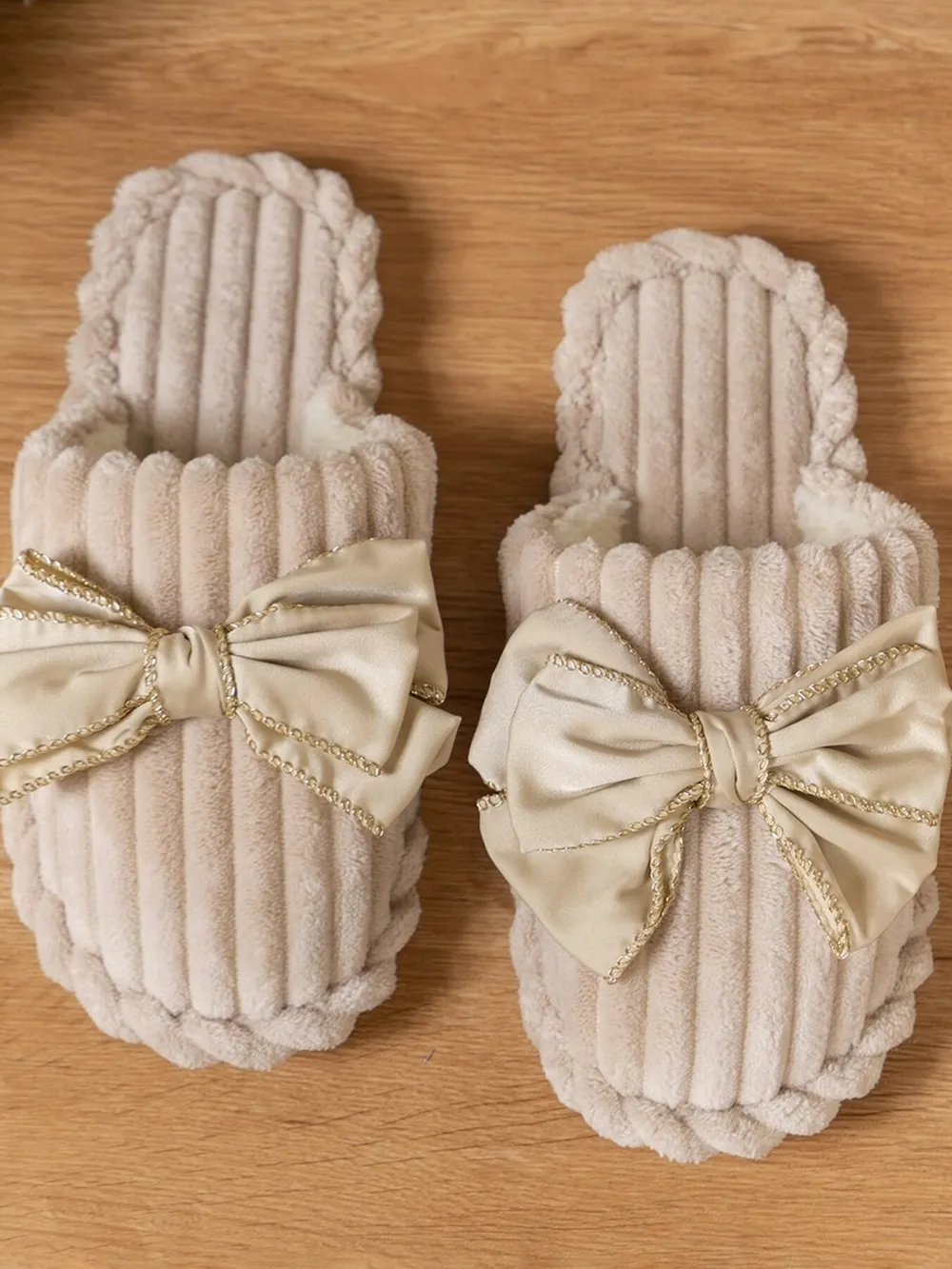 Bow Embellished Indoor Slippers, image 3