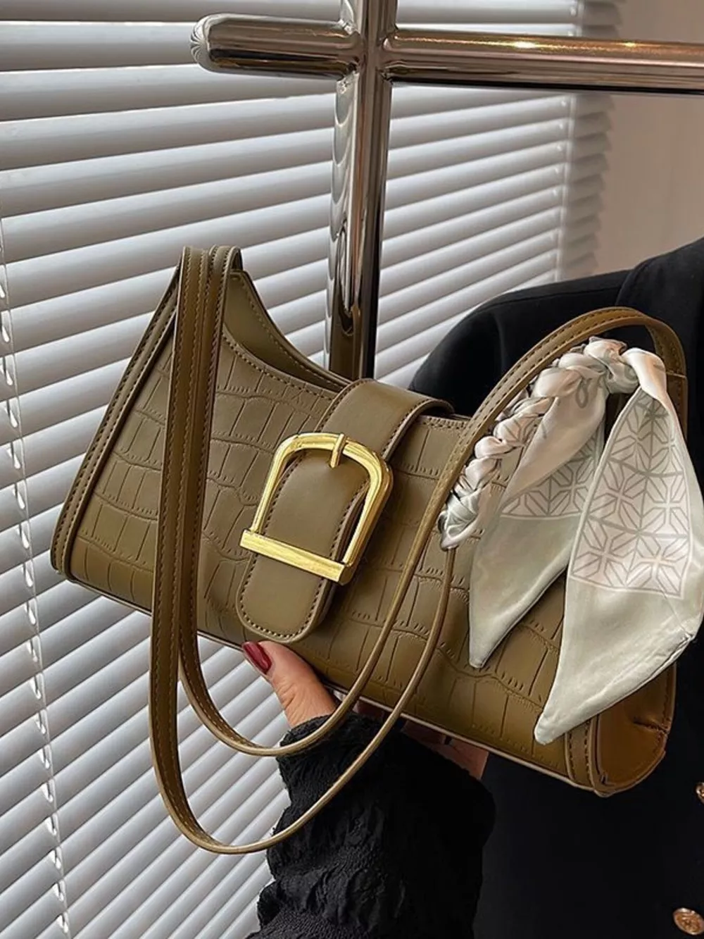 Crocodile Pattern Buckle Shoulder Bag, image 3